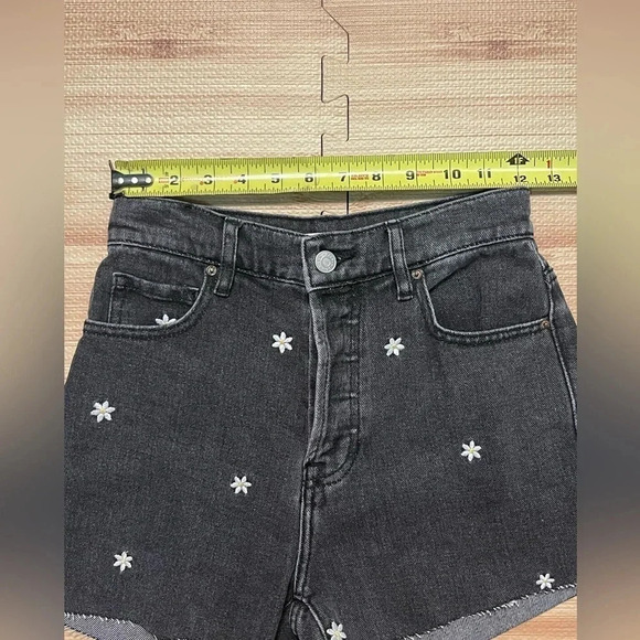 PacSun Daisy Embroidered Cut Off High Rise Shorts Women's Size 23 - Picture 4 of 7